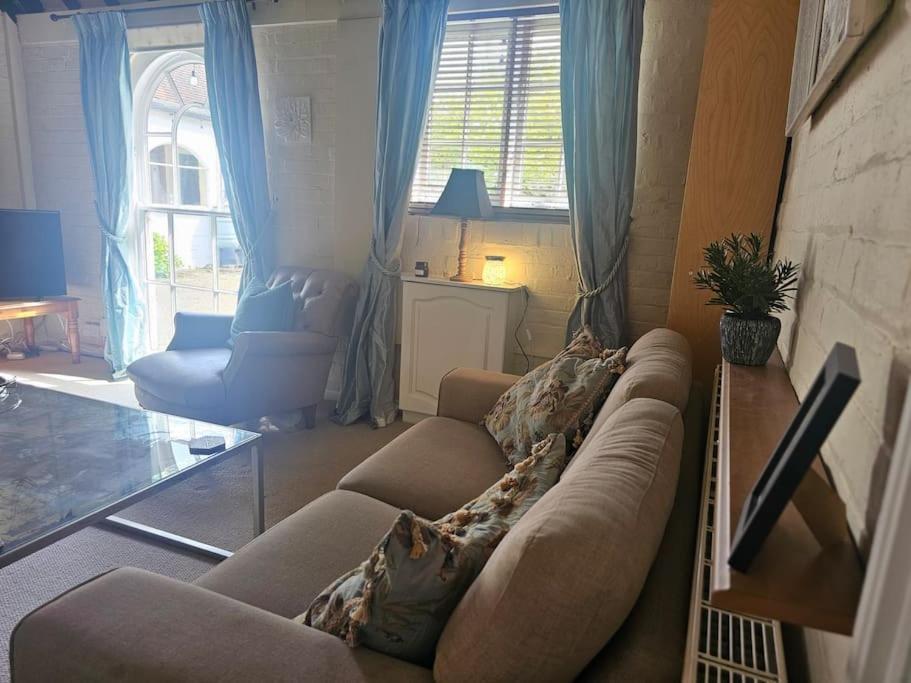 English Farmhouse Cottage 吉尔福德 外观 照片