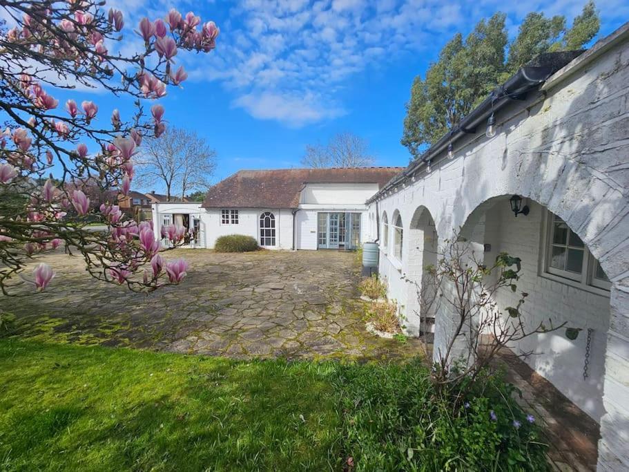 English Farmhouse Cottage 吉尔福德 外观 照片