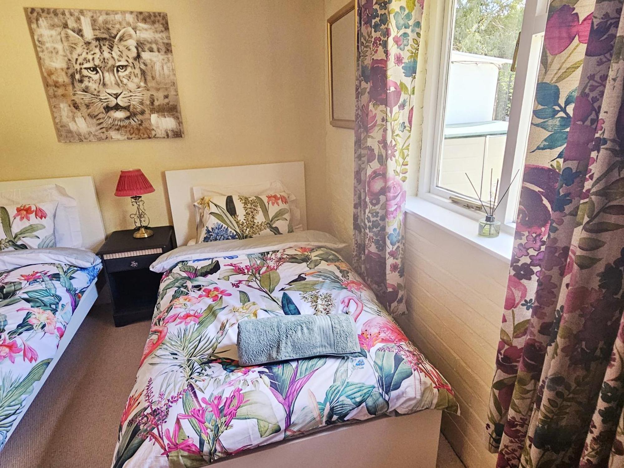 English Farmhouse Cottage 吉尔福德 外观 照片
