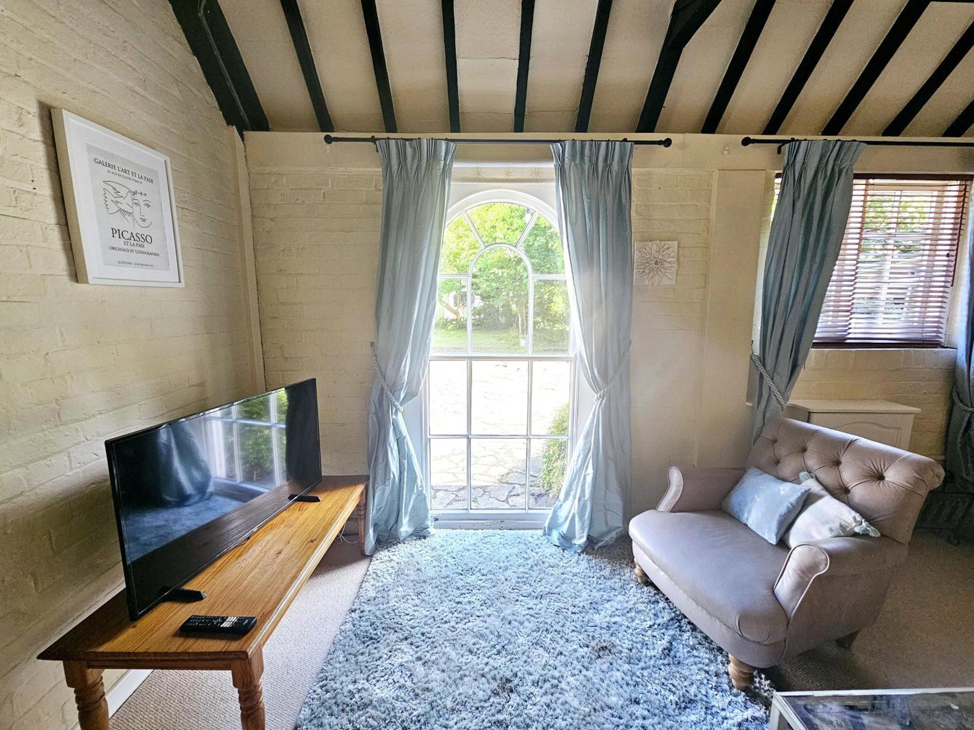 English Farmhouse Cottage 吉尔福德 外观 照片