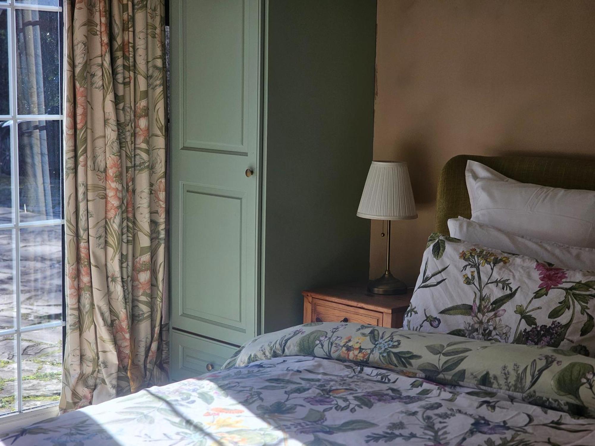 English Farmhouse Cottage 吉尔福德 外观 照片