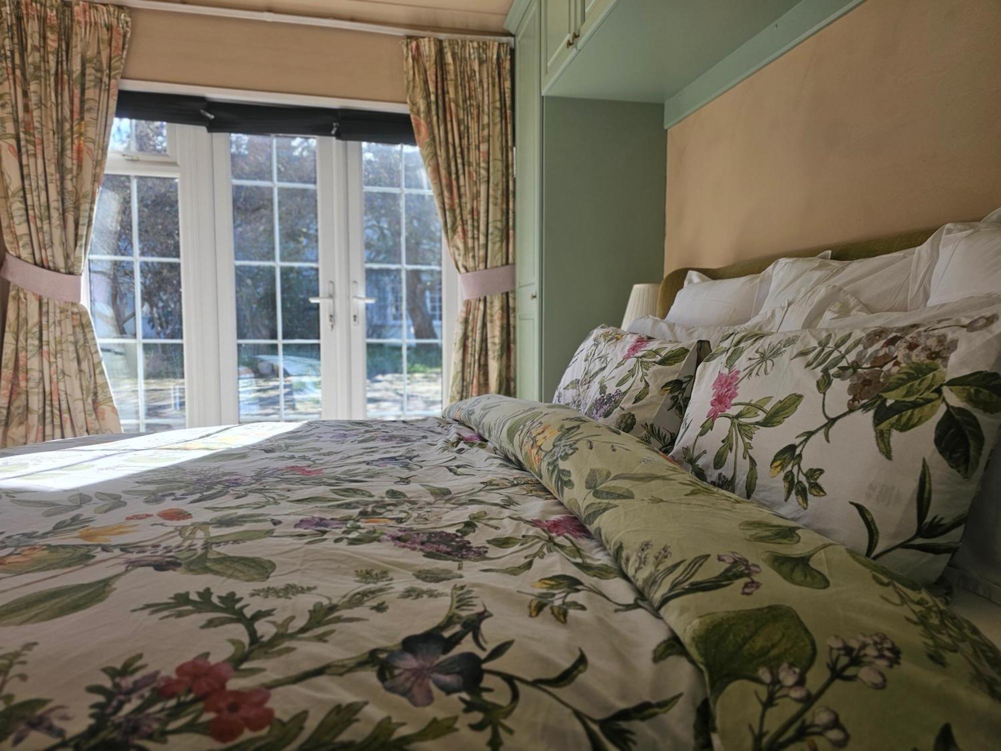 English Farmhouse Cottage 吉尔福德 外观 照片